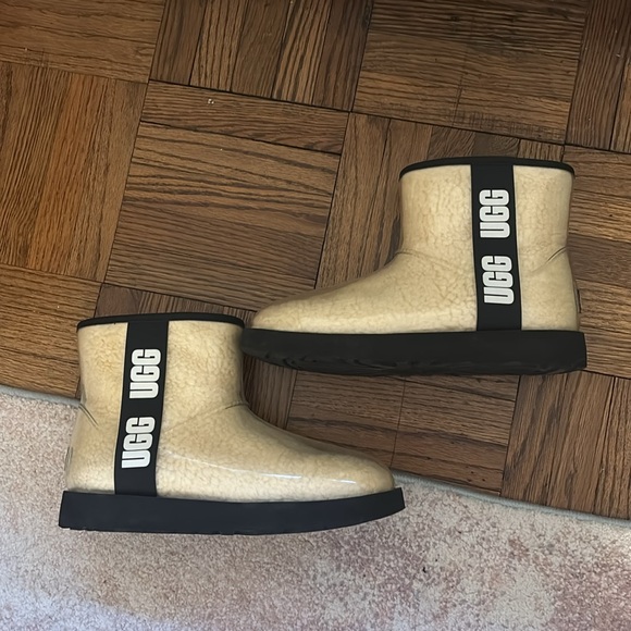Ugg classic clear mini boot natural/black size 8 NWT - Picture 12 of 12